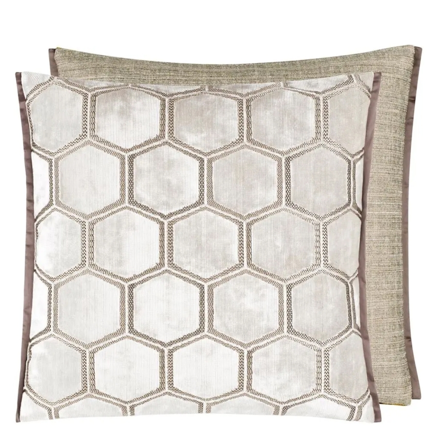 Декоративная подушка Designers Guild CCDG0813 Manipur Oyster Velvet