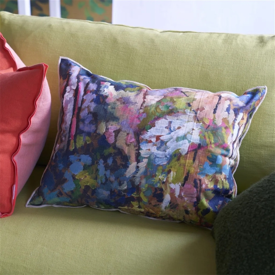Декоративная подушка Designers Guild CCDG1460 Foret Impressionniste Forest Cotton в интерьере