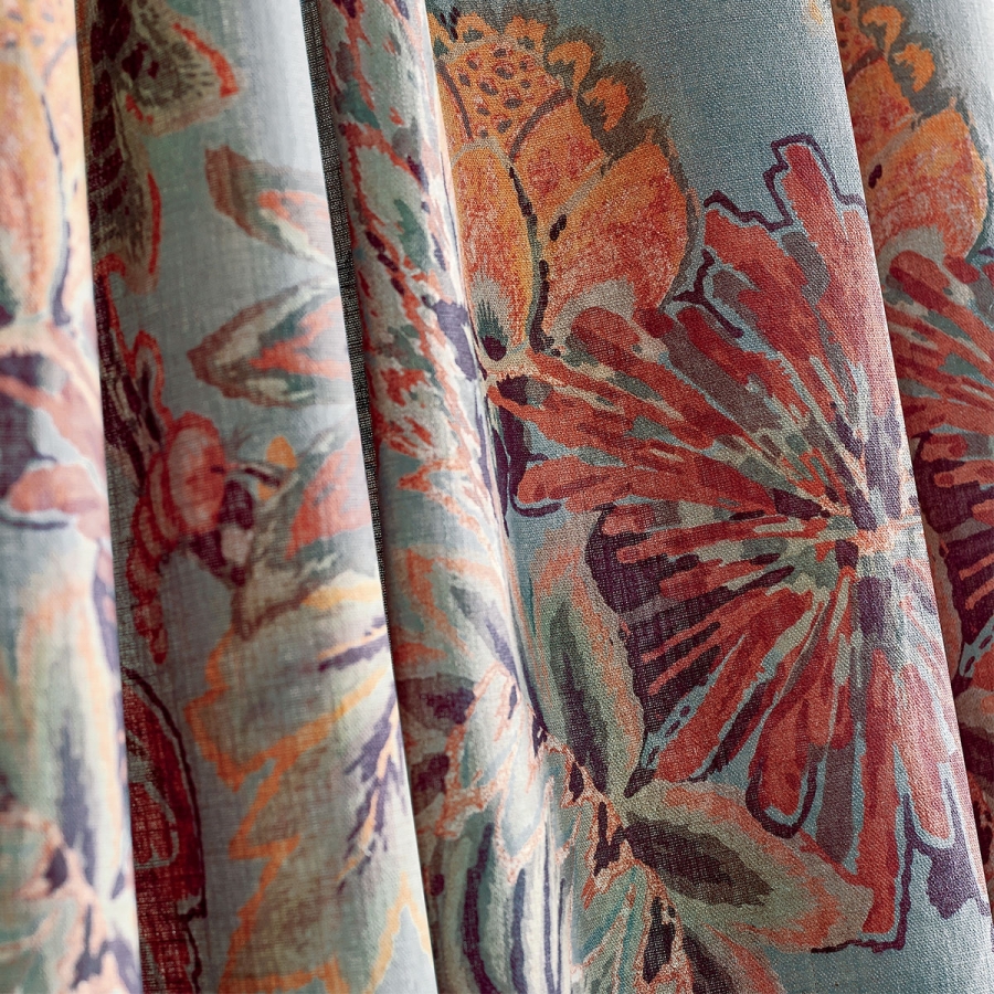 Ткань Thibaut F910215 Floral Gala Blue and Cinnamon в интерьере