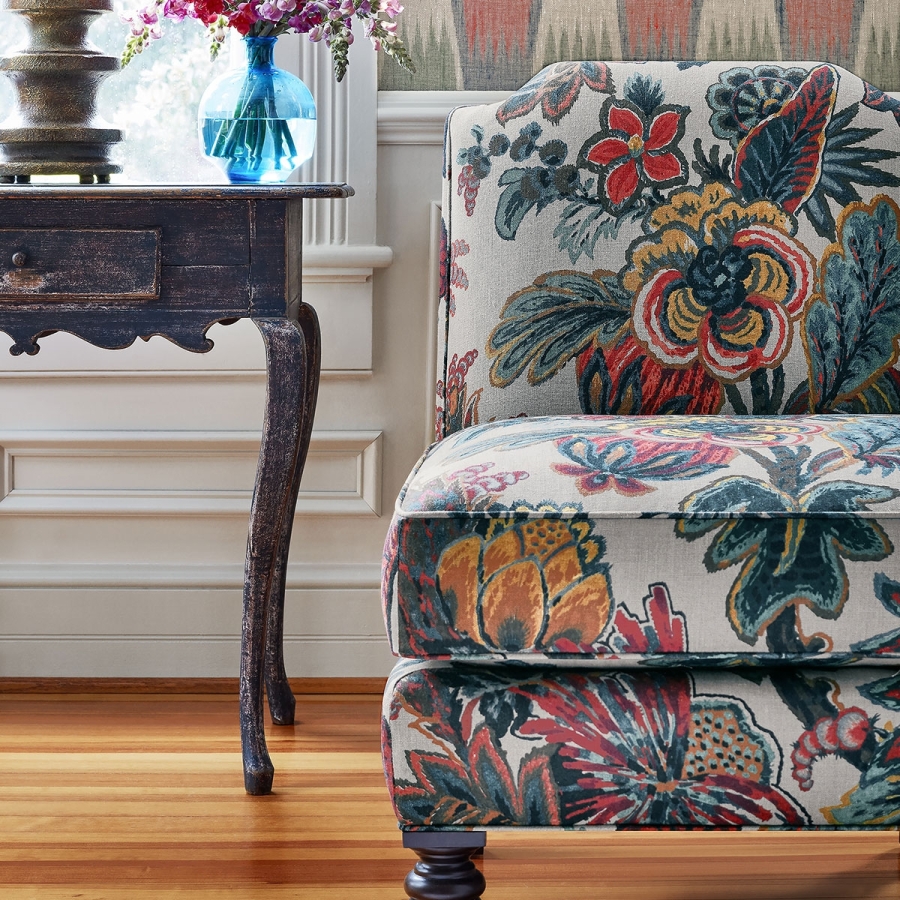 Ткань Thibaut F910216 Floral Gala Jewel коллекции Colony в интерьере