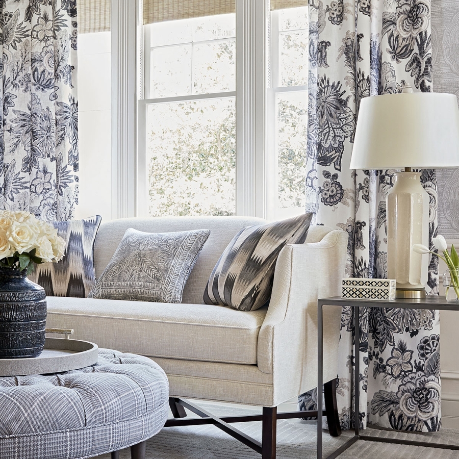 Ткань Thibaut F910218 Floral Gala Grey коллекции Colony в интерьере