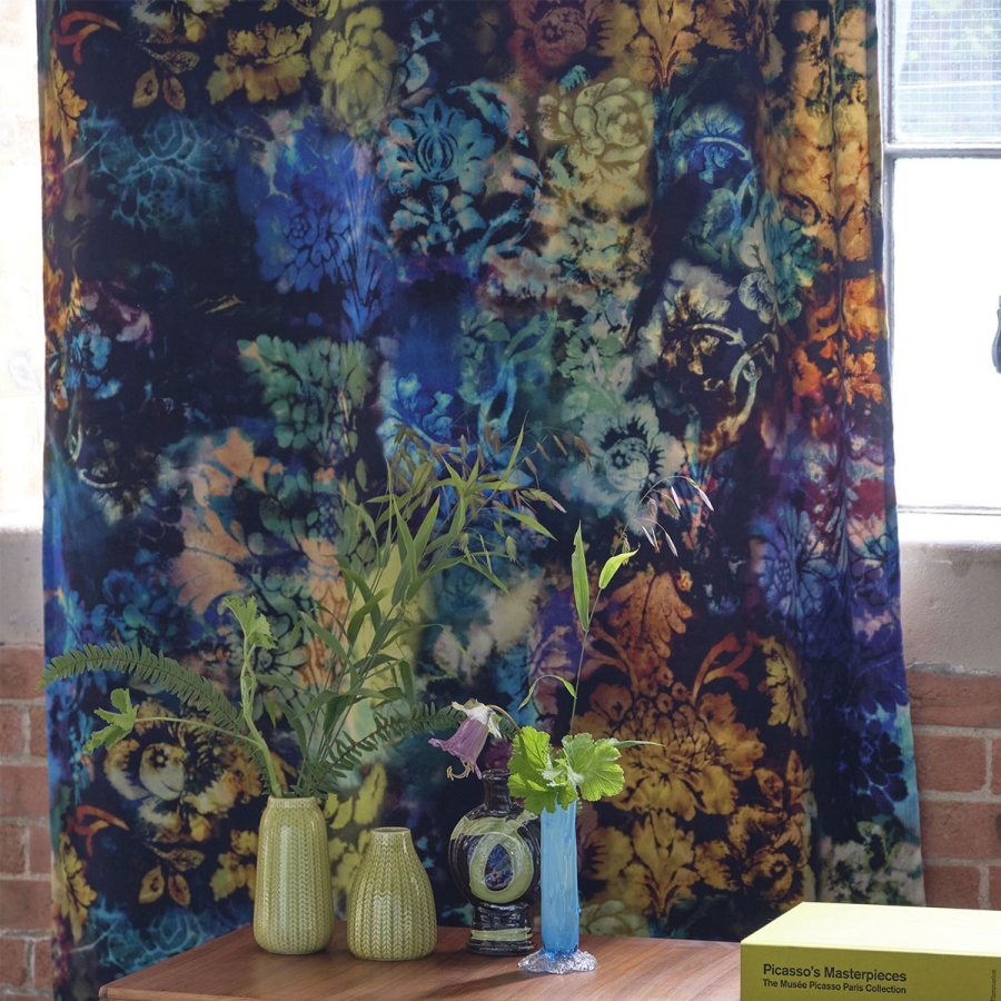 Бархат Designers Guild FDG2983/01 Tarbana Midnight коллекции Minakari  в интерьере