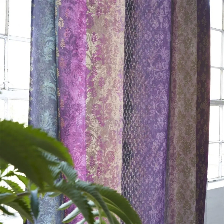 Хлопковая ткань Designers Guild FDG2991/02 Kasavu Amethyst коллекции Minakari в интерьере