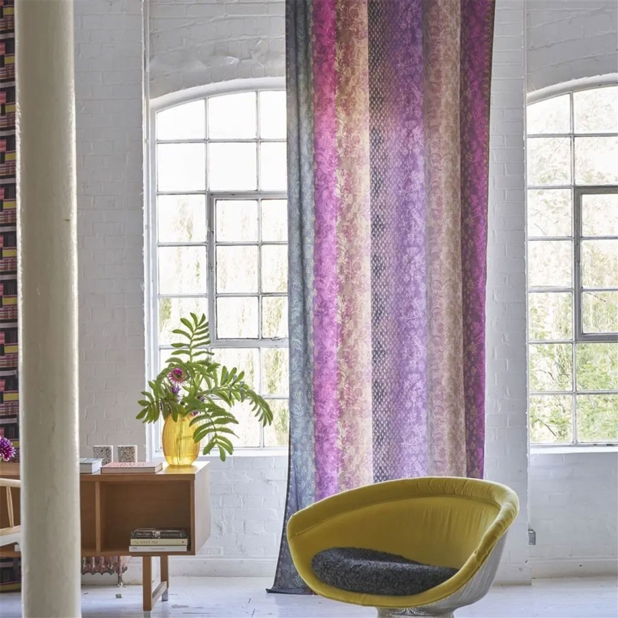 Ткань Designers Guild FDG2991/02 Kasavu Amethyst коллекции Minakari в интерьере