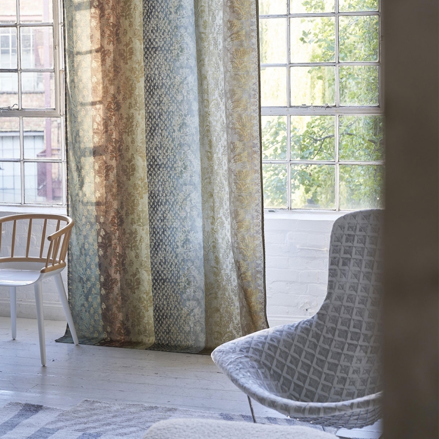 Хлопковая ткань Designers Guild FDG2991/03 Kasavu Natural коллекции Minakari в интерьере
