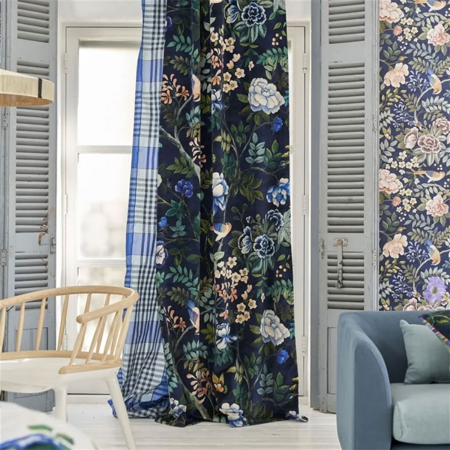 Ткань Designers Guild FDG3016/01 Velours Indigo коллекции Porcelaine de Chine в интерьере