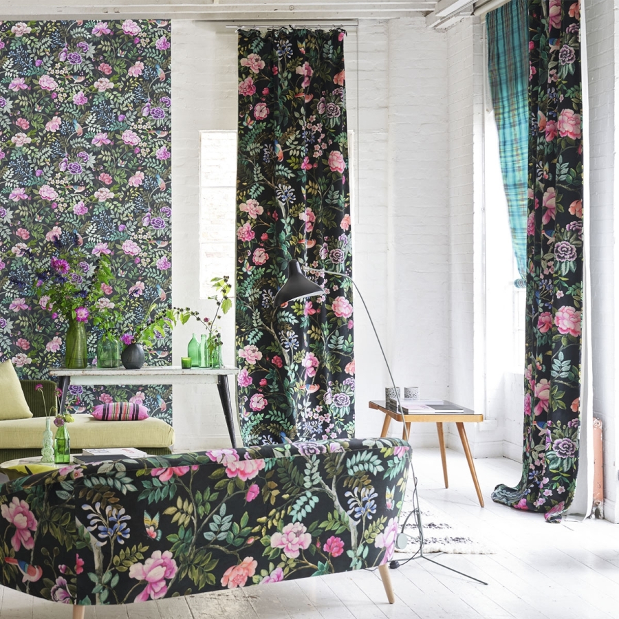 Ткань Designers Guild FDG3016/02 Velours Noir коллекции Porcelaine de Chine в интерьере