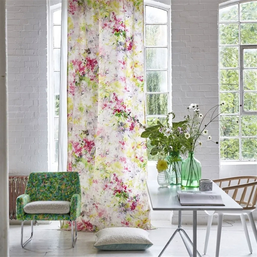Хлопковая ткань Designers Guild FDG3017/01 Carmontelle Azalea коллекции Porcelaine de Chine в интерьере