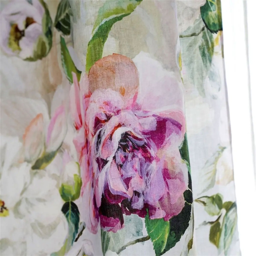 Ткань Designers Guild FDG3024/01 Jardin Botanique Grande Peony коллекции Porcelaine de Chine в интерьере