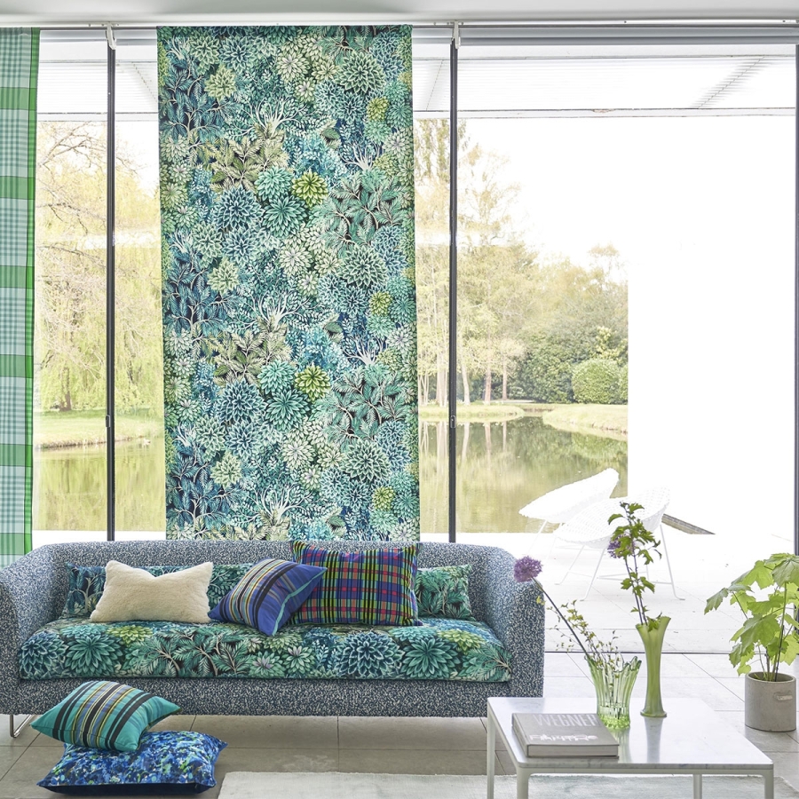 Ткань Designers Guild FDG3026/02 Madhya Azure коллекции Madhya в интерьере