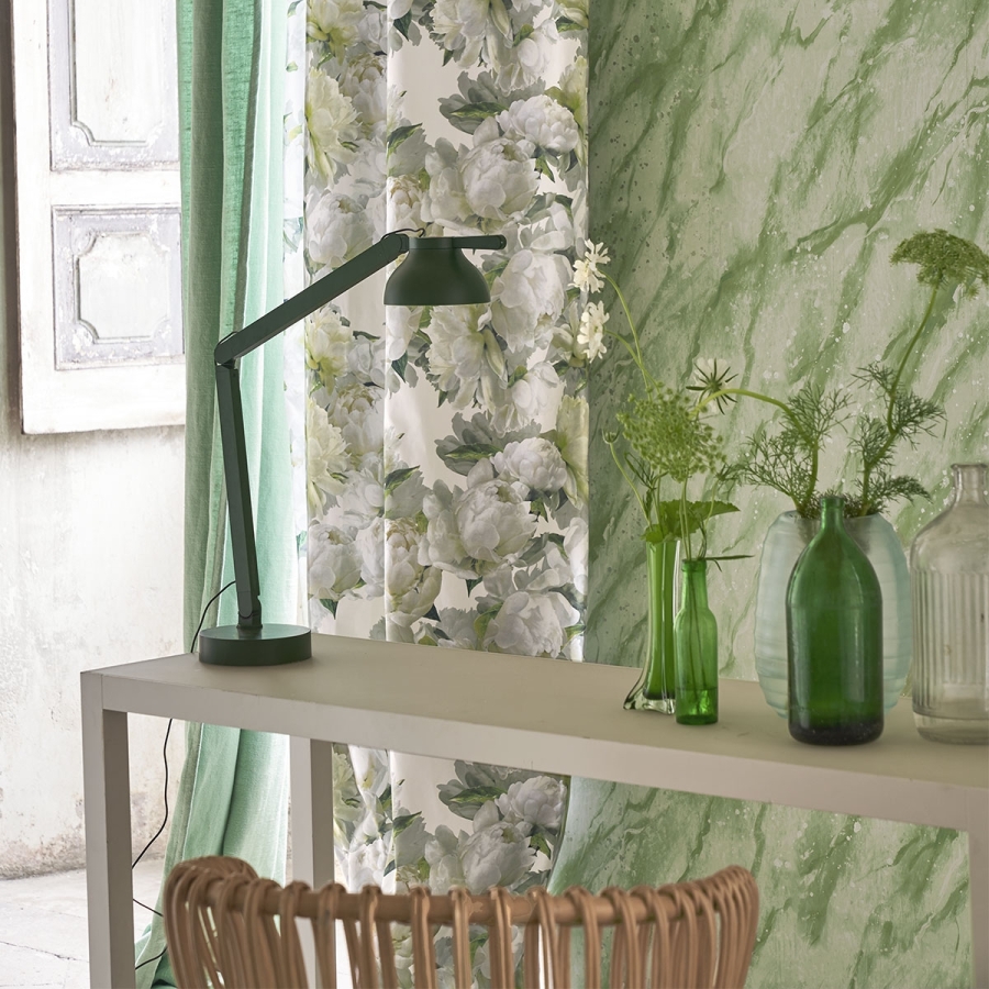 Обои флизелиновые Designers Guild PDG1089/04 Carrara Grande Verde коллекции Foscari Fresco в интерьере