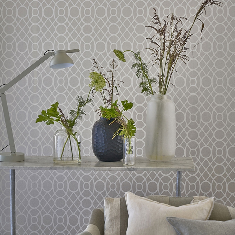 Обои флизелиновые Designers Guild PDG1093/05 Merletti Platinum коллекции Foscari Fresco в интерьере
