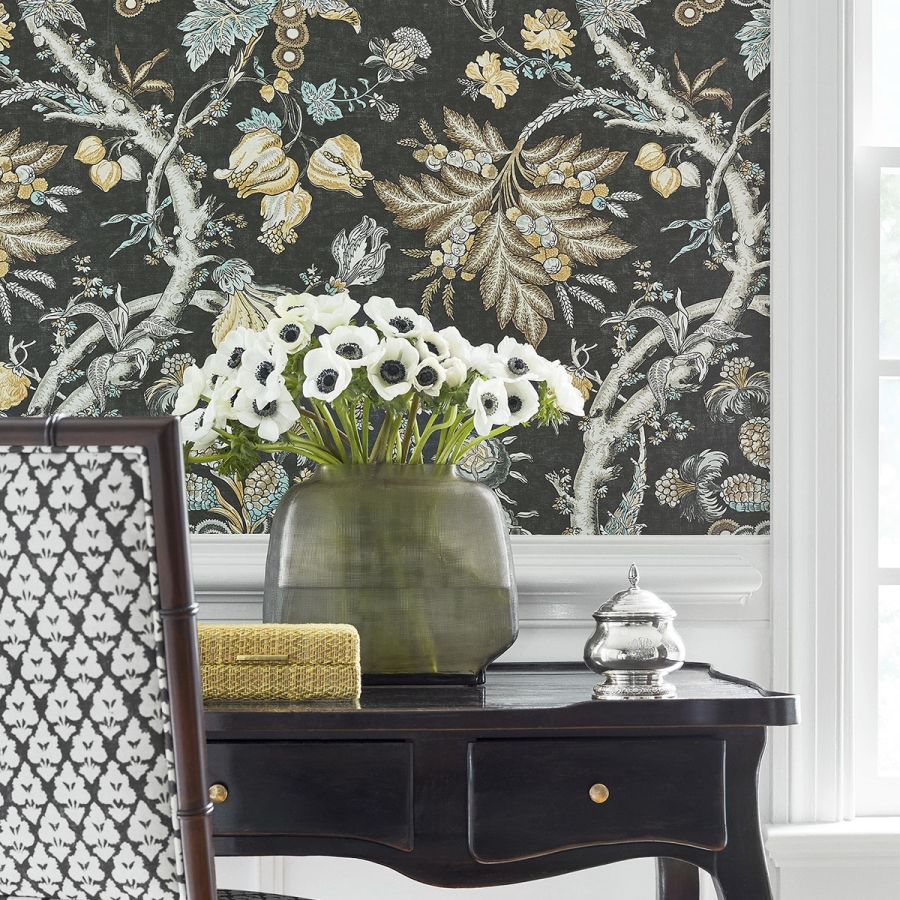 Обои бумажные Thibaut T10842 Chatelain Charcoal в интерьере