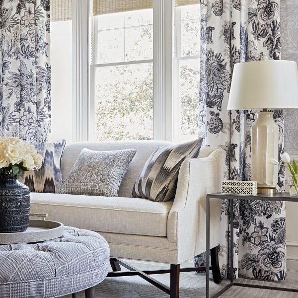 Ткань Thibaut F910218 Floral Gala Grey коллекции Colony в интерьере