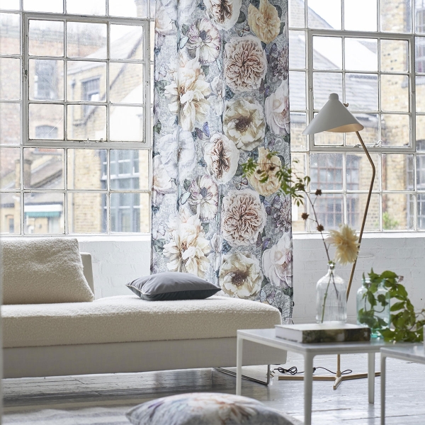 Льняная ткань Designers Guild FDG2987/02 Pahari Platinum коллекции Minakari в интерьере