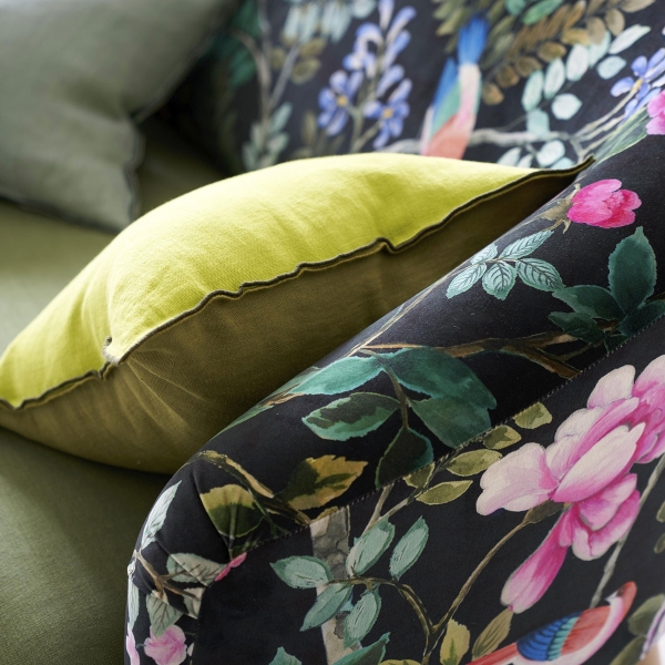 Бархат Designers Guild FDG3016/02 Velours Noir коллекции Porcelaine de Chine в интерьере