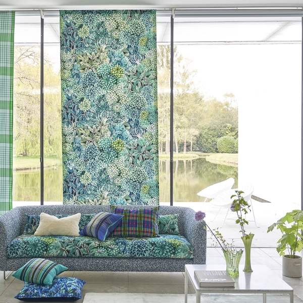 Ткань Designers Guild FDG3026/02 Madhya Azure коллекции Madhya в интерьере