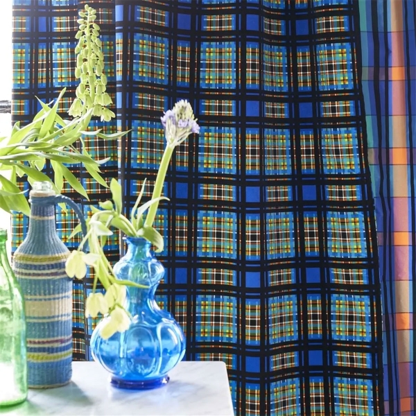 Ткань Designers Guild FDG3028/03 Patiali Cobalt на портьерах