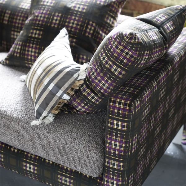 Ткань Designers Guild FDG3028/02 Patiali Chocolate коллекции Madhya в обивке мебели