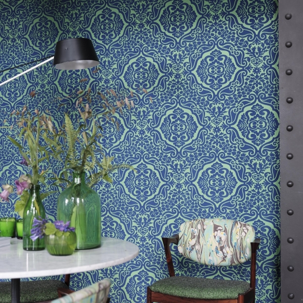 Обои флоковые на флизелине Designers Guild P446/07 Cobalt коллекции Minakari в интерьере