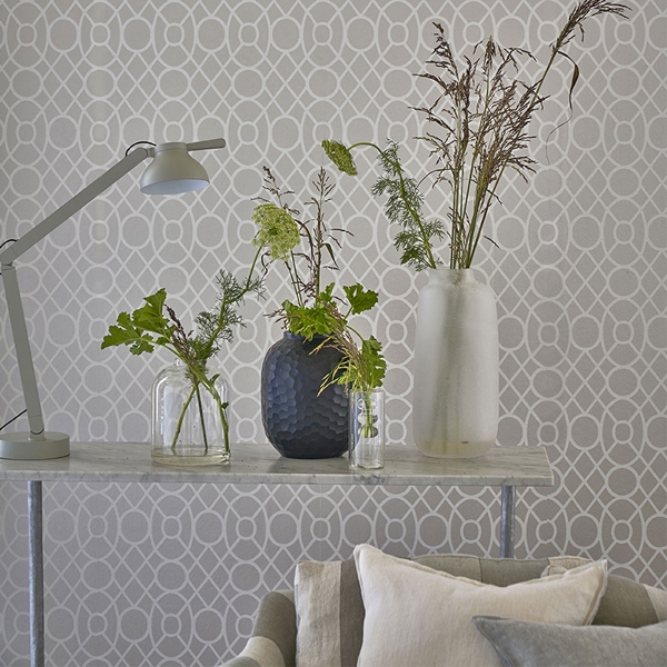 Обои флизелиновые Designers Guild PDG1093/05 Merletti Platinum коллекции Foscari Fresco в интерьере